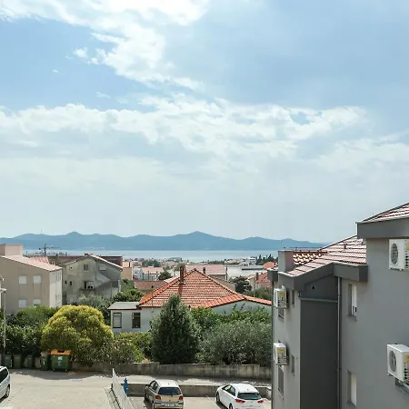 Glorija Ζαντάρ